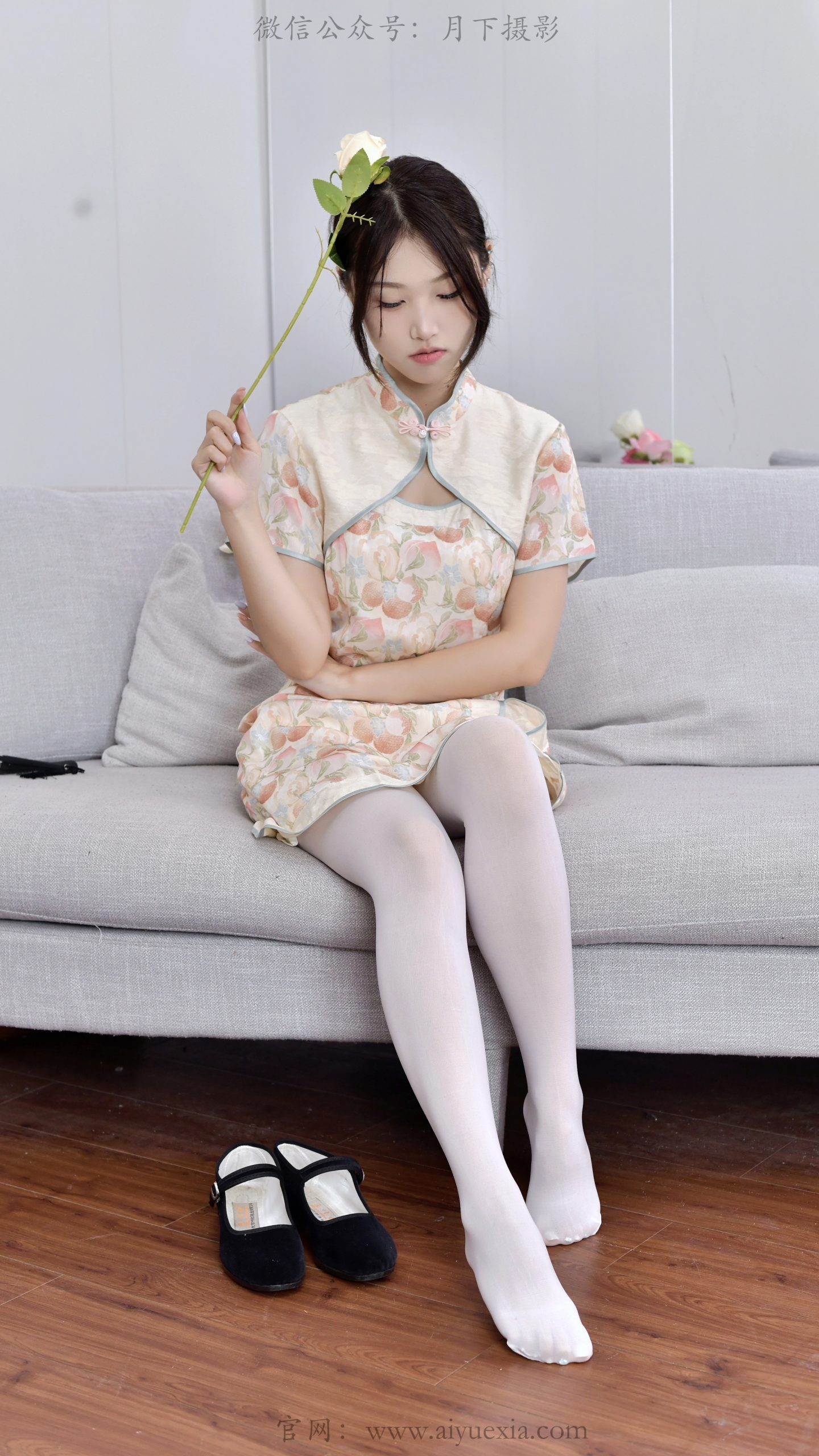 378/夏夏~【雅韵清姿】一室柔光映新裙，执扇静坐演绎东方温婉风韵。