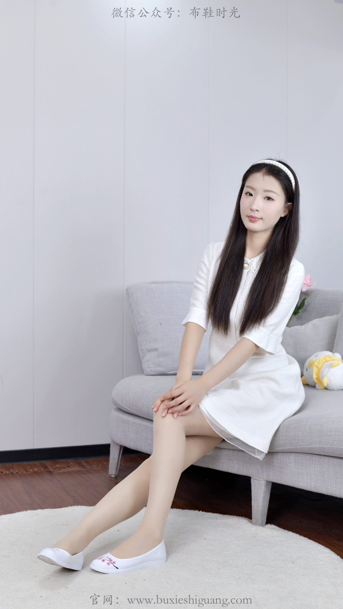 382/月月~【素衣温婉】室内简约摆拍，素裙布鞋演绎温婉东方氛围感。