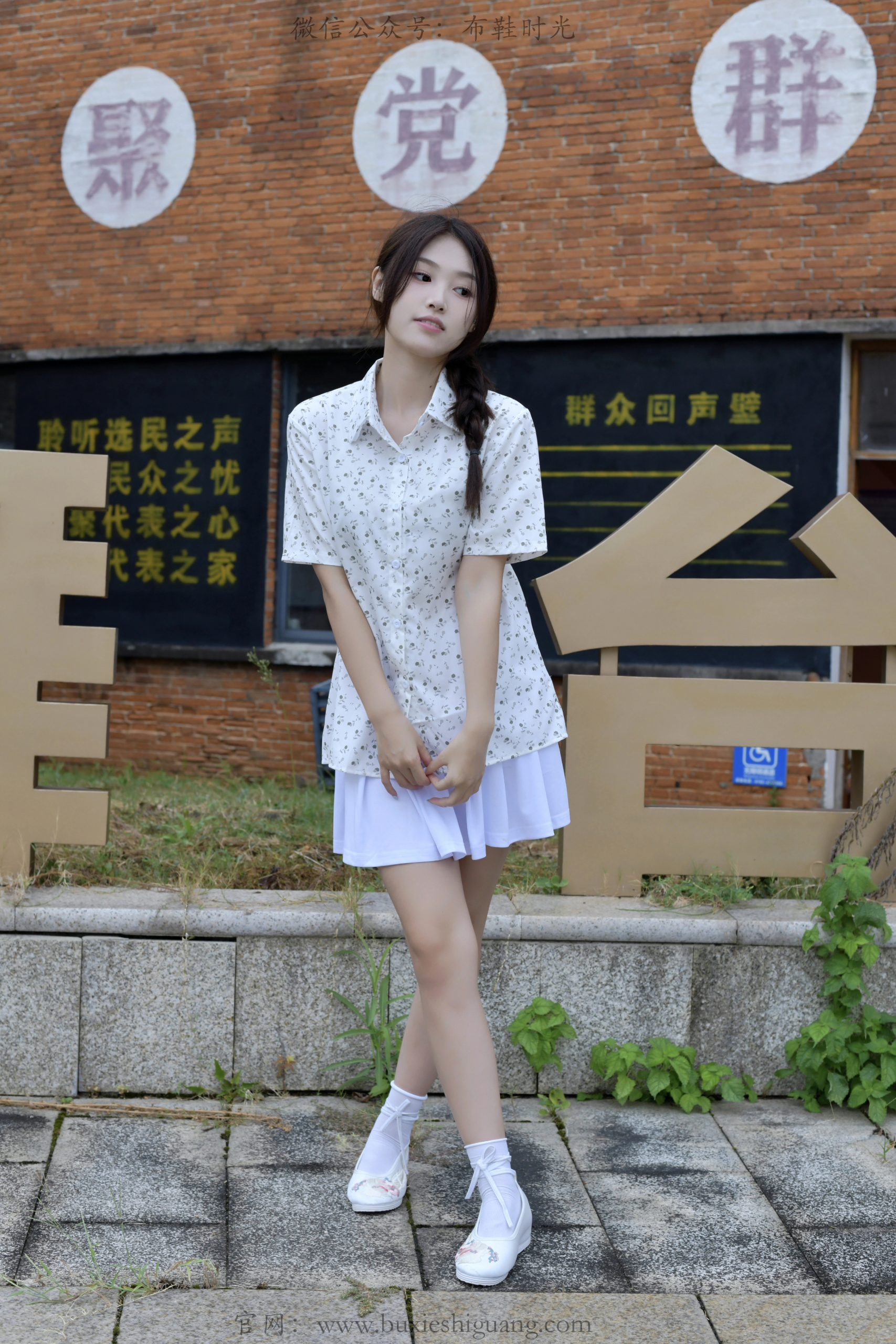384/夏夏~【清韵闲姿】古建外景衬佳人，素衣布鞋，尽展悠然少女姿态。