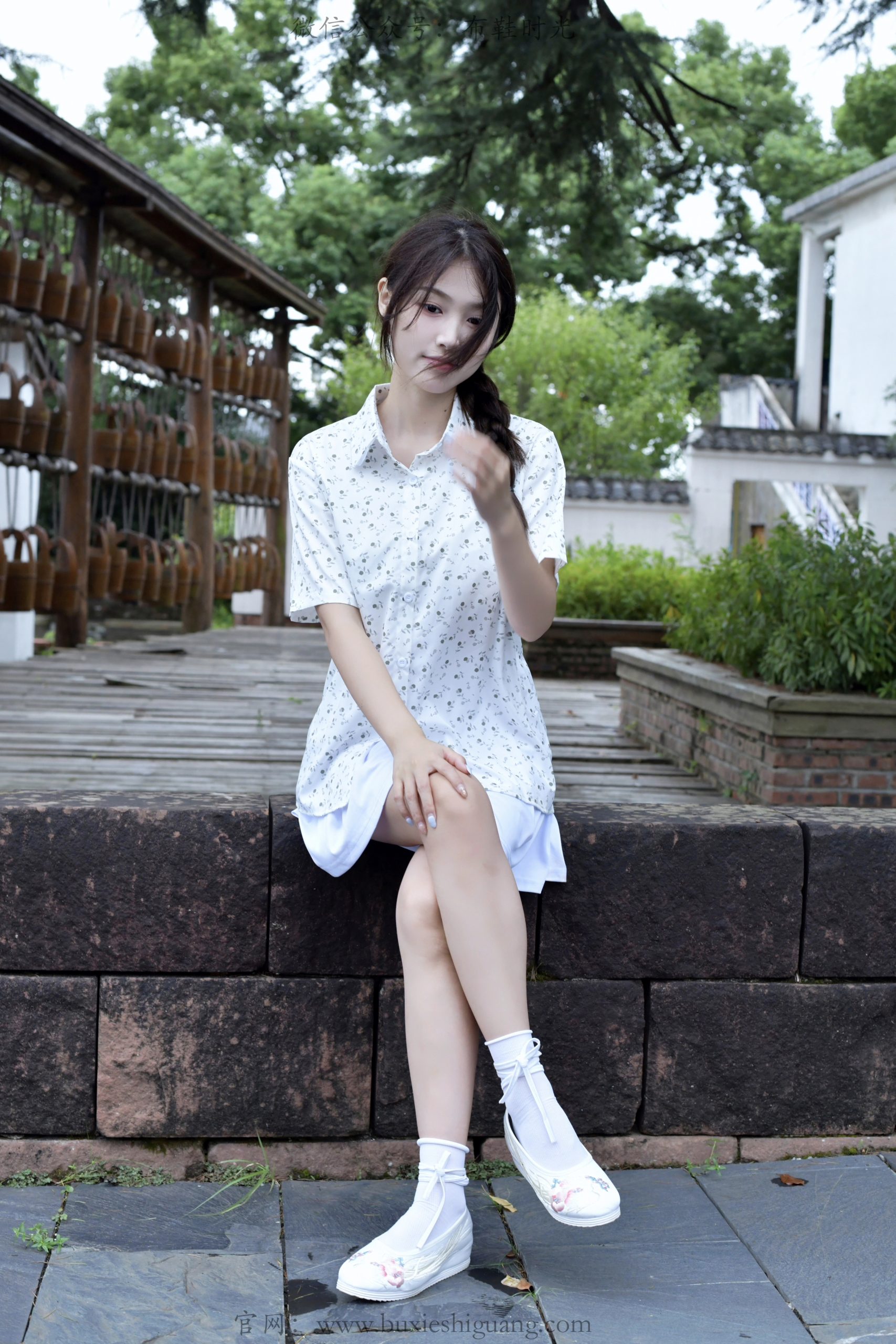 384/夏夏~【清韵闲姿】古建外景衬佳人，素衣布鞋，尽展悠然少女姿态。